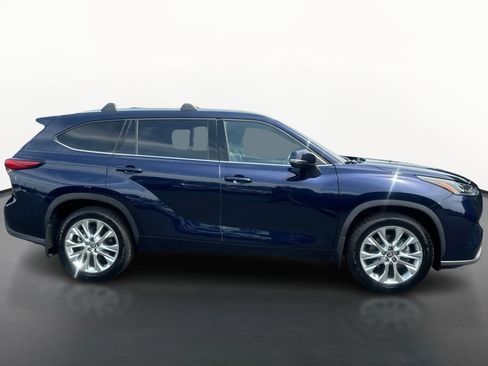 Used 2022 Toyota Highlander Limited AWD/4WD image 2