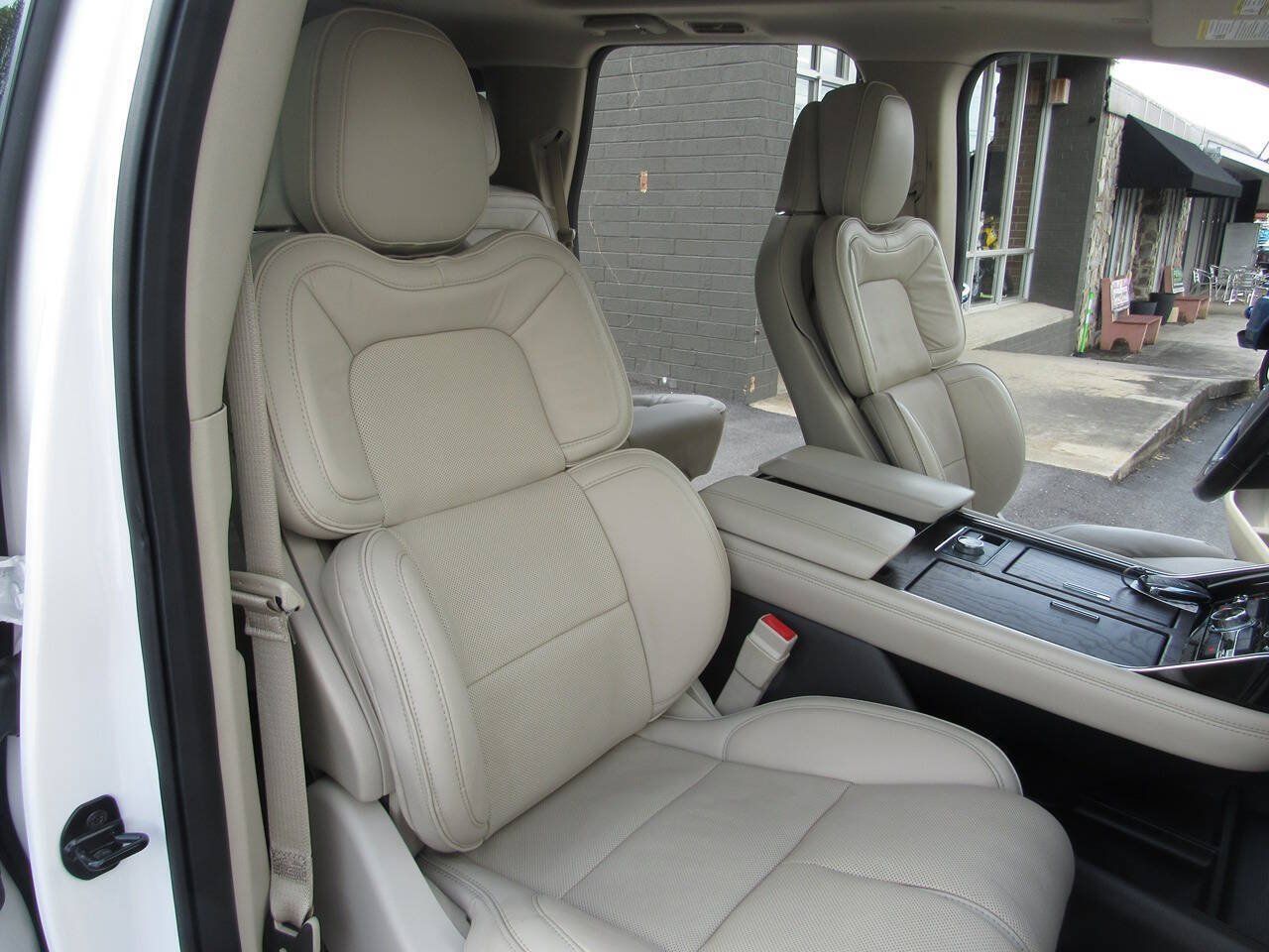 Used 2019 Lincoln Navigator Reserve w/ Cargo Package AWD/4WD image 22