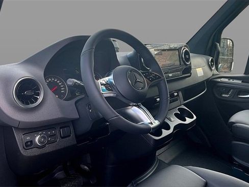 New 2025 Mercedes-Benz Sprinter 2500 image 8
