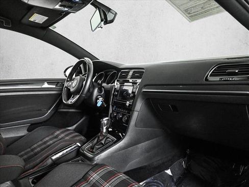 Used 2019 Volkswagen Golf 4-Door FWD image 21