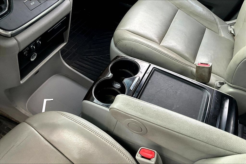 Used 2015 Toyota Sienna XLE FWD image 18