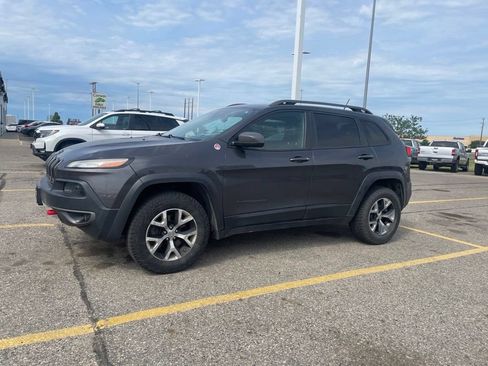Used 2015 Jeep Cherokee Trailhawk AWD/4WD image 8