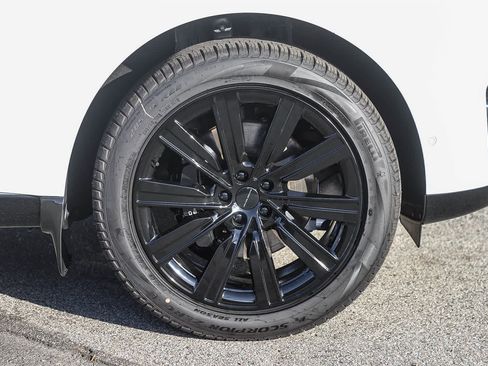 New 2026 Land Rover Range Rover Long Wheelbase SE image 11