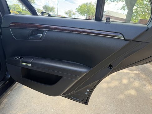 Used 2011 Mercedes-Benz S 550 image 16