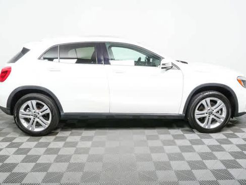 Used 2018 Mercedes-Benz GLA 250 4MATIC image 2