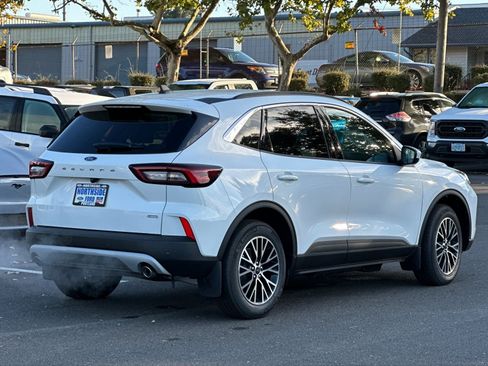 Used 2024 Ford Escape SE image 6