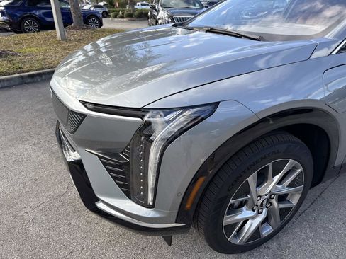 New 2026 Cadillac Optiq Luxury 2 image 10