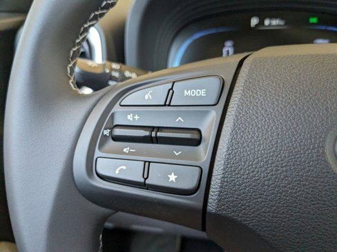 New 2025 Hyundai Venue SEL image 18