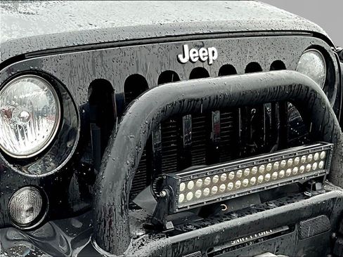 Used 2015 Jeep Wrangler Unlimited Rubicon AWD/4WD image 32