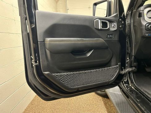 Used 2025 Jeep Wrangler Unlimited Sahara AWD/4WD image 13