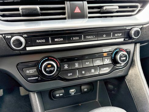 Used 2022 Kia Niro LXS image 14