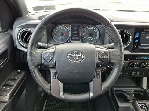 Used 2018 Toyota Tacoma TRD Sport AWD/4WD image 20