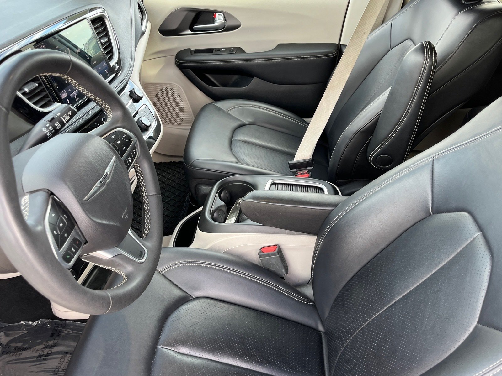 Used 2024 Chrysler Pacifica Limited FWD image 17