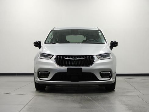 Used 2024 Chrysler Pacifica Touring-L FWD image 9