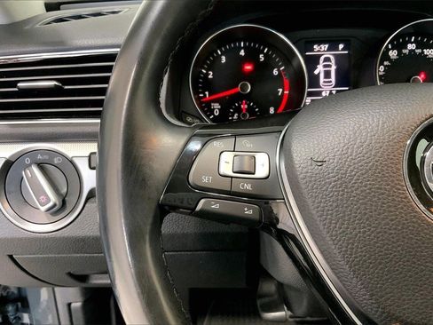 Used 2017 Volkswagen Passat 1.8T R-Line image 21