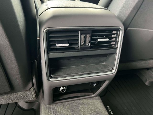 Used 2020 Porsche Cayenne AWD/4WD image 32
