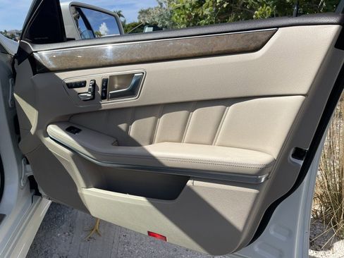 Used 2014 Mercedes-Benz E 550 4MATIC Sedan image 29