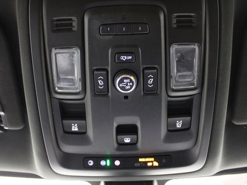Used 2021 Chevrolet Suburban RST w/ Luxury Package AWD/4WD image 18
