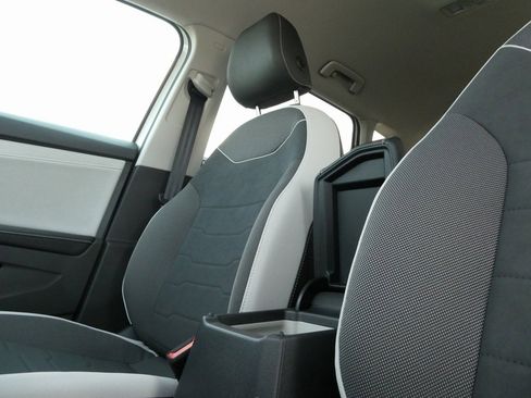 New 2025 Volkswagen Taos SE image 29