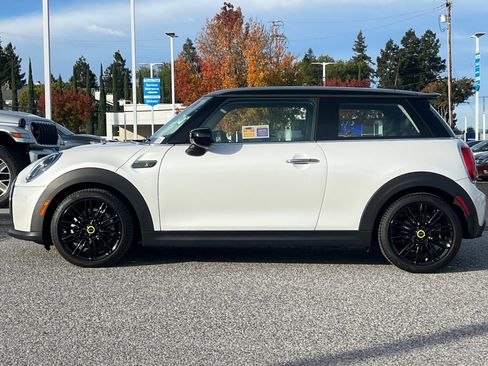 Used 2024 MINI Cooper SE w/ Signature Upholstery Package image 2