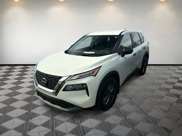 Used 2023 Nissan Rogue S AWD/4WD image 2