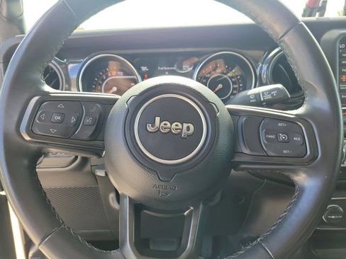 Used 2022 Jeep Gladiator Sport image 21