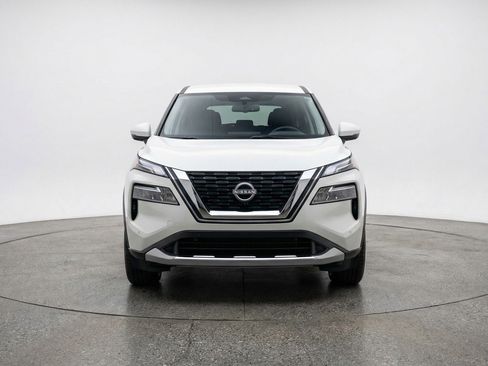 Used 2025 Nissan Rogue SV image 2