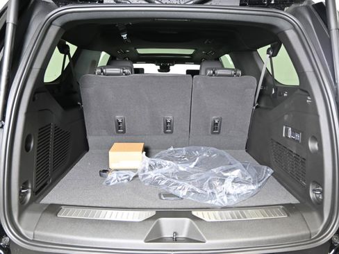 New 2026 Chevrolet Suburban Premier image 19