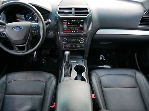 Used 2016 Ford Explorer XLT w/ Equipment Group 202A AWD/4WD image 13