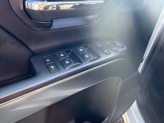 Used 2018 Chevrolet Silverado 1500 LT w/ All Star Edition AWD/4WD image 12
