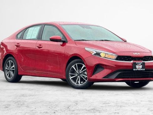 Certified 2022 Kia Forte LXS image 2