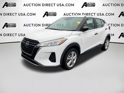 Used 2022 Nissan Kicks S image 1