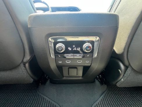 Used 2023 GMC Yukon Denali Ultimate AWD/4WD image 38