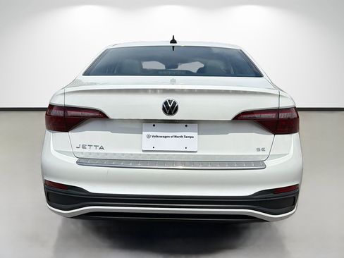 Used 2023 Volkswagen Jetta SE FWD image 4