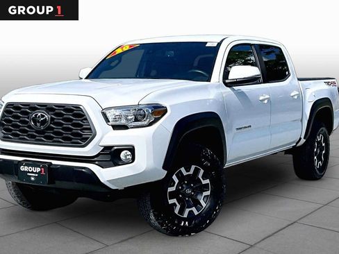 Certified 2020 Toyota Tacoma TRD Off-Road w/ Technology Package AWD/4WD image 1