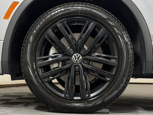 Used 2022 Volkswagen Tiguan SE R-Line AWD/4WD image 12