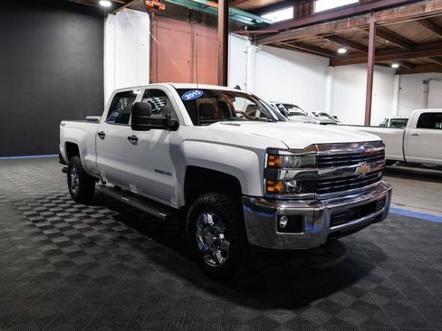Used 2015 Chevrolet Silverado 2500 LT AWD/4WD image 6