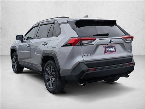 Used 2022 Toyota RAV4 XLE Premium image 8
