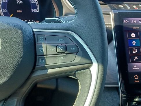 Used 2023 Jeep Grand Cherokee L Limited AWD/4WD image 15
