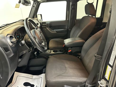 Used 2017 Jeep Wrangler Unlimited Sport w/ Quick Order Package 24S AWD/4WD image 4