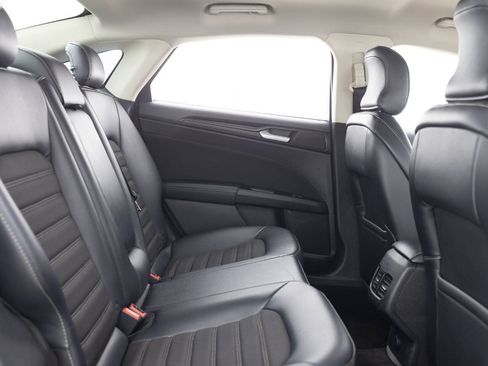 Used 2018 Ford Fusion SE w/ Equipment Group 201A FWD image 29