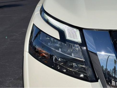Certified 2024 Nissan Pathfinder SV FWD image 21