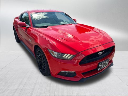 Used 2015 Ford Mustang GT RWD image 4
