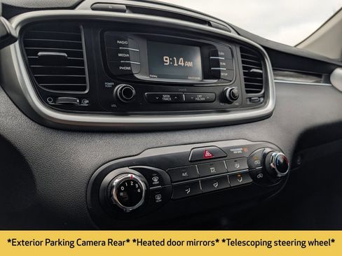 Used 2017 Kia Sorento AWD image 5