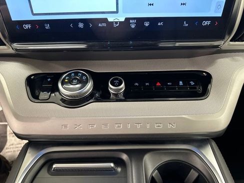 New 2025 Ford Expedition Active image 33