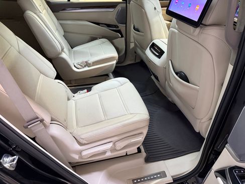 Certified 2025 Cadillac Escalade Sport Platinum w/ LPO, ONYX Package AWD/4WD image 57