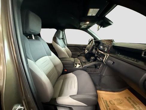 Used 2025 Toyota Tacoma TRD Sport image 28