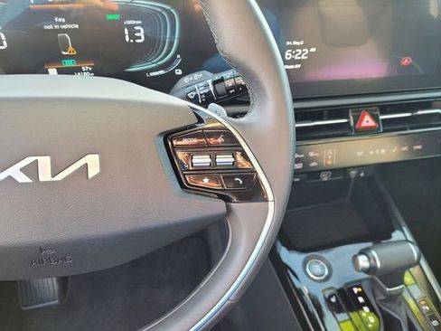 Used 2024 Kia Niro EX FWD image 20