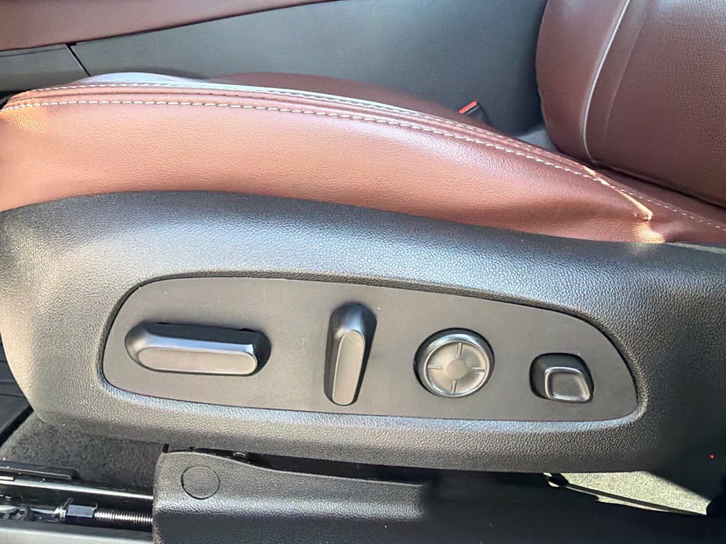 Used 2020 Buick Enclave Avenir w/ Avenir Technology Package AWD/4WD image 25