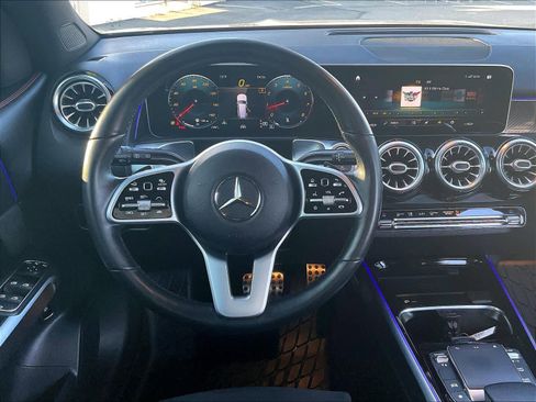 Used 2021 Mercedes-Benz GLB 250 4MATIC image 8